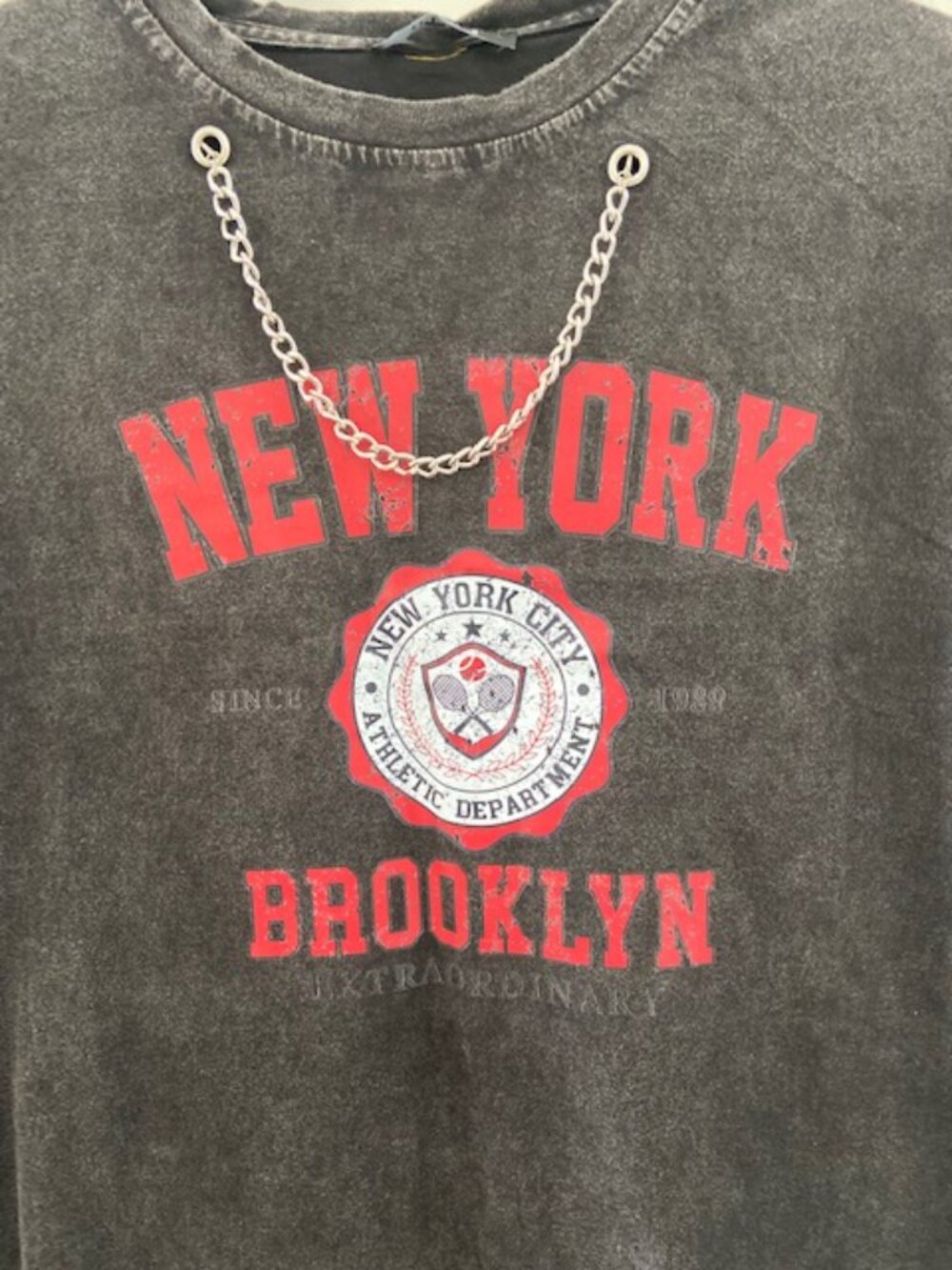 Illord Distressed “New York Brooklyn” Tee w/ Removable Chain One Size Streetwear